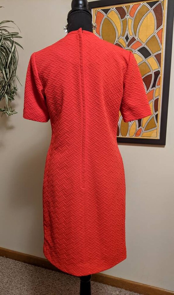 Vintage 1960s Bright Red Textured Polyester Shift… - image 5