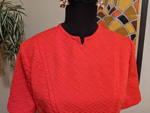 Vintage 1960s Bright Red Textured Polyester Shift… - image 4