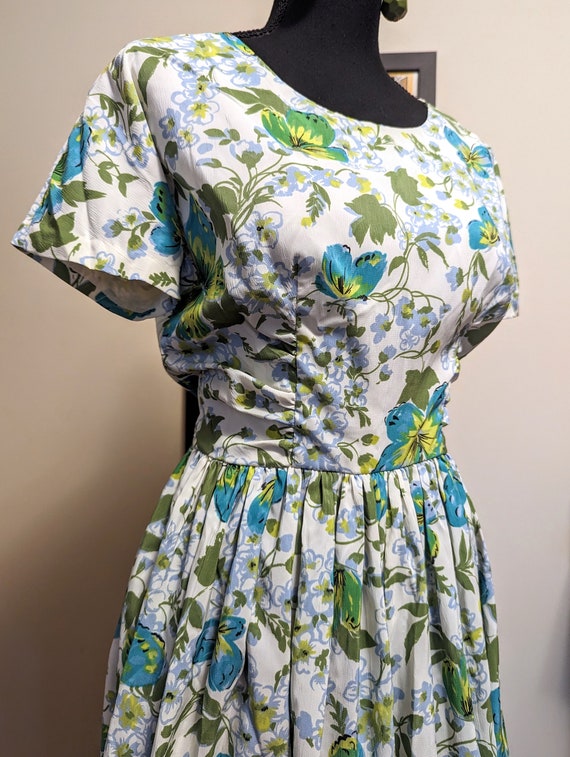 Vintage 1950s-60s Butterfly & Floral Print Fit an… - image 5
