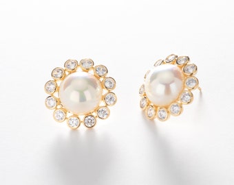 Luxury Large Pearl centered cz stud earring