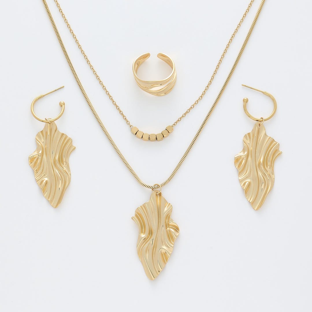 Sophisticated Vintage Textured Bold Gold Jewelry Set With Timeless ...
