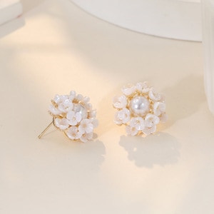 Multi flower with large pearl centered stud earring