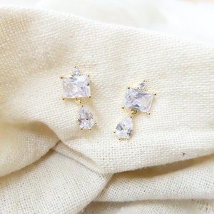Large stone  dangled earring