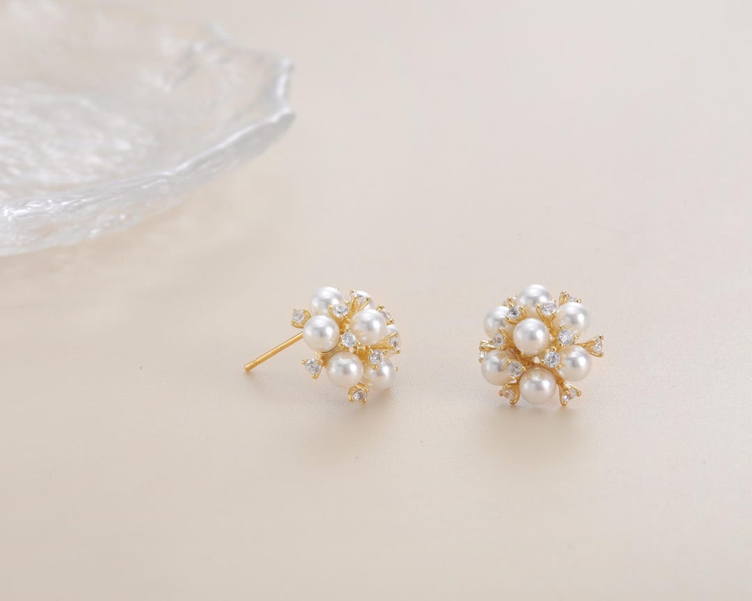 Sophisticated 13mm Floral Pearl & Cubic Zirconia Stud