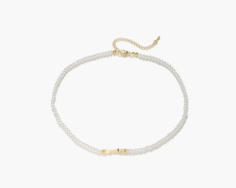 Sleek Pearl and Gold Beaded Necklace with Subtle Minimalism