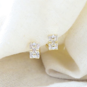 Squared hoop earring with multi baguette stones