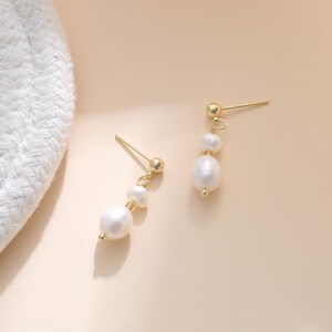 Sophisticated Drop & Dangle Earrings with Elegant Pearls and Gold Accents
