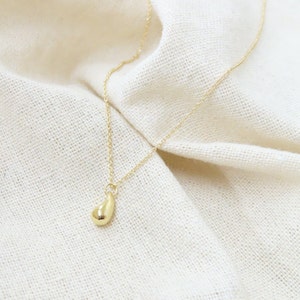 Solide druppelvormige hanger met druppelketting