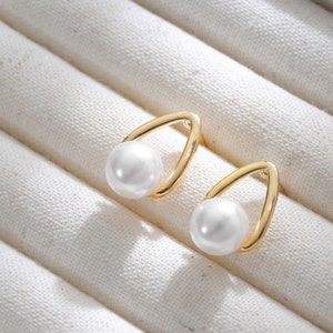 Bold triangular shaped base with Large pearl stud earring