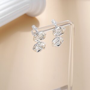 Double rose dangle earring