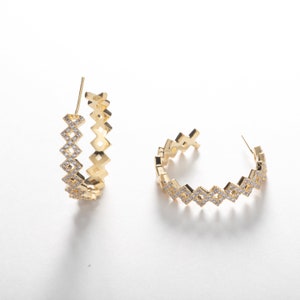 ZigZag diamond shape link hoop earring