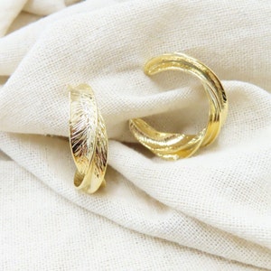 Twisted Leaf look hoop earring