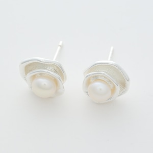 Sophisticated Shell Pearl Silver Stud Earrings with Elegant Detailing