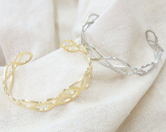 Wavy style bracelet in Gold or Silver