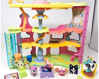 LPS Littlest Pet Shop Round and Round Pet Town 2006 Hasbro w/ Pets & Accessories