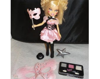 ¡BRATZ Masquerade Brielle Tea Party con máscara, maquillaje y accesorios!