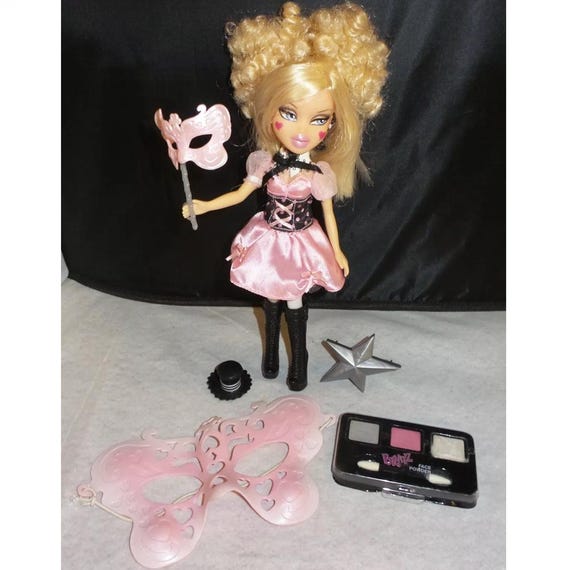BRATZ Masquerade Brielle Tea Party W/ Mask, Make up and