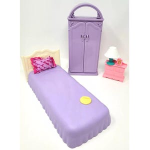 Barbie Vintage 1994 Barbie So Much To Do! Bedroom Bed, Closet & Accessories