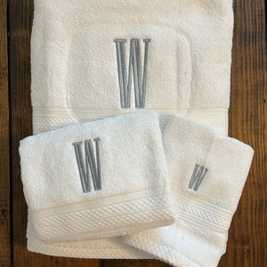 Monogrammed Bath Towel Set,Monogram 3 Piece Towel Set, Monogram Towel Set, Custom Towel Set, Personalized Bath Towel Sets, Monogram Bath Set image 2