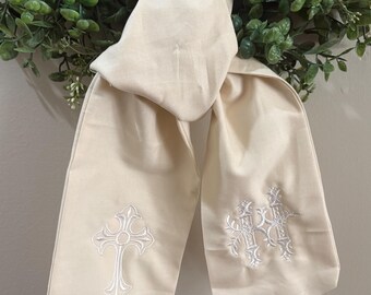 Banda con corona de cruz bordada: Decoración de puerta de algodón personalizada