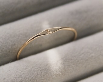 Anello con sigillo d'oro, Anello con sigillo da donna, Anello personalizzato, Anello iniziale, Anello con lettera, Anello in oro 14K, Anello da donna, Piccolo anello con sigillo, Anello impilabile