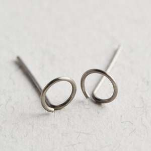 Titan Ohrstecker, Minimalist geometrische Ohrstecker, moderner Stil, Geschenk für sie, hypoallergene Ohrringe, einzigartige Ohrringe, Schmuck für jeden Tag