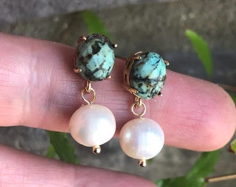 Doornroosje, turquoise en zoetwaterpareloorbellen
