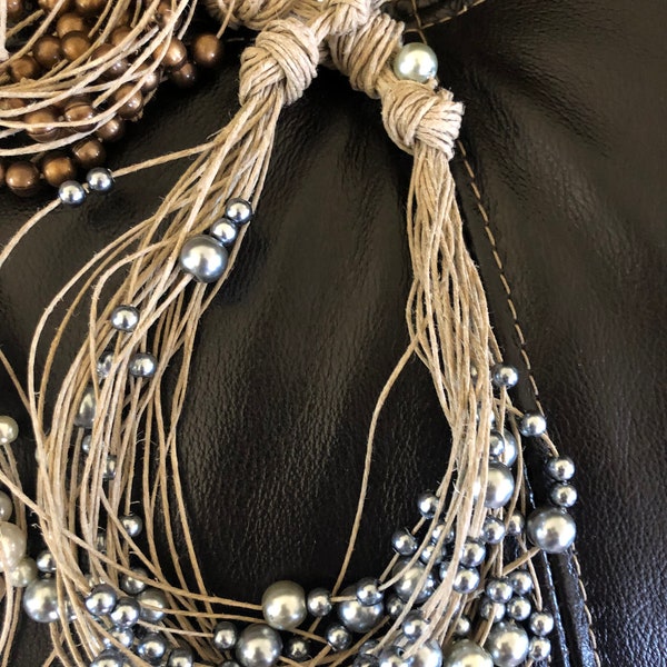 collier de perles. collier gris de corde de chanvre de mariage, collier rustique multi brin. bijoux en lin. Collier de perles en argent