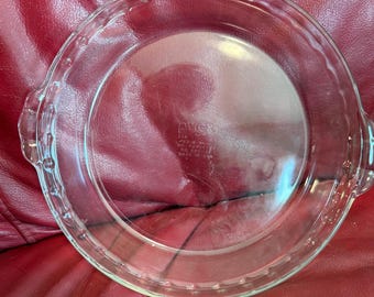 Pyrex scalloped edge pie plate