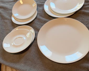 7 pieces Corelle winter frost white, includes 2 saucers, 2 bread plates, 2 salad plates, 1 dinner plate