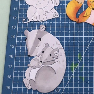 Prägeschablone Wombat Mama Stanzschablone prägen stanzen schneiden Mutter Kind Schablone Papier basteln Scrapbooking Tier Karten