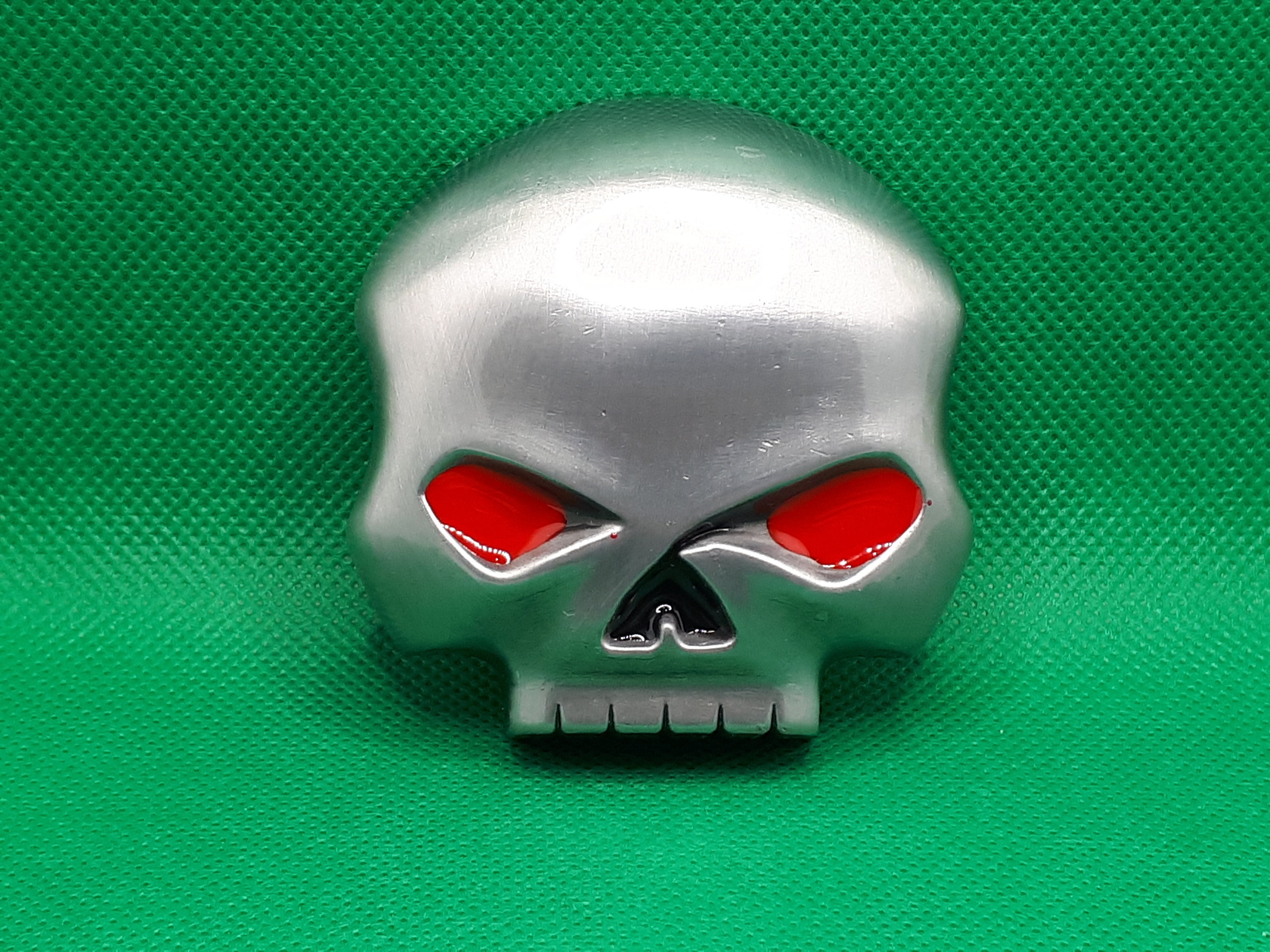 Skull with red eyes - .de