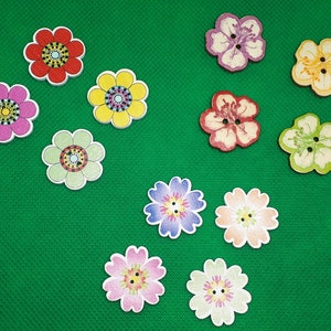 Houten knopen bloesemknopen bloemen weide ambachtelijk naaien houten knop