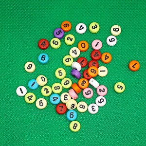 Rund bunte Perlen schwarze Zahlen Acryl Zahlenperlen basteln Acrylperlen