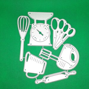 Gabarit de gaufrage, ustensiles de cuisine, tasse à mesurer, balance, modèle de poinçonnage, rouleau à pâtisserie