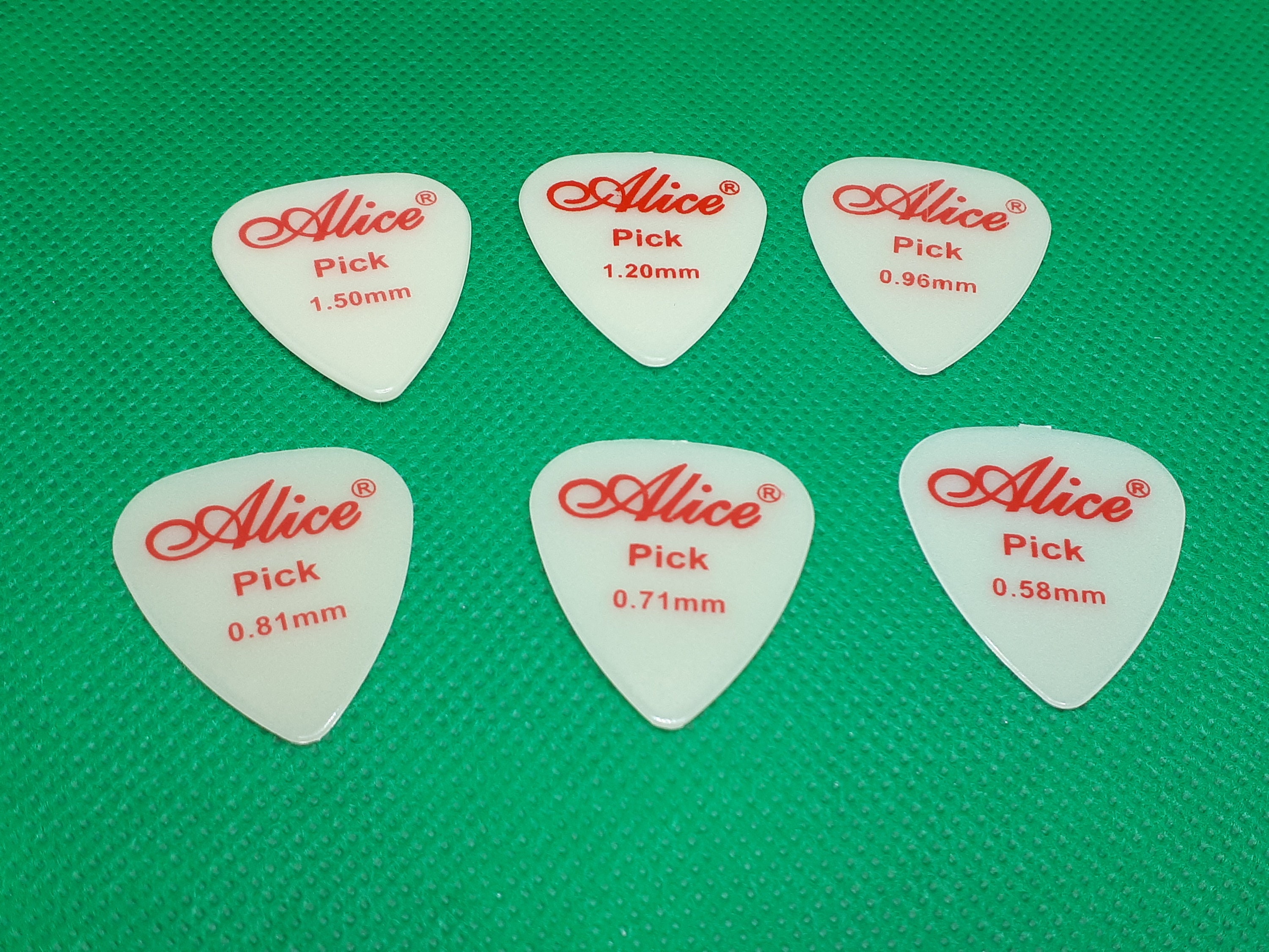 Pick Alice Glow in the Dark Pleks Music Guitar Picks Nylon Player
