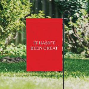 Bandera de jardín anti-Trump: "No ha sido genial". Decoración política sarcástica. imagen 1