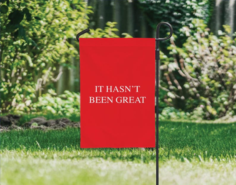 Bandera de jardín anti-Trump: "No ha sido genial". Decoración política sarcástica. imagen 1
