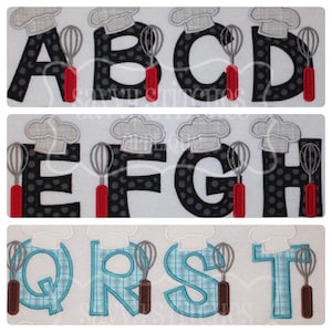 K&ouml;nnte beinhalten: Gestickte Buchstaben A bis T, jeweils mit Kochm&uuml;tze und Schneebesen. Die Buchstaben A bis H sind schwarz mit wei&szlig;en Punkten. Die Buchstaben Q, R, S und T sind hellblau kariert. Die Schneebesen haben rote Griffe.
