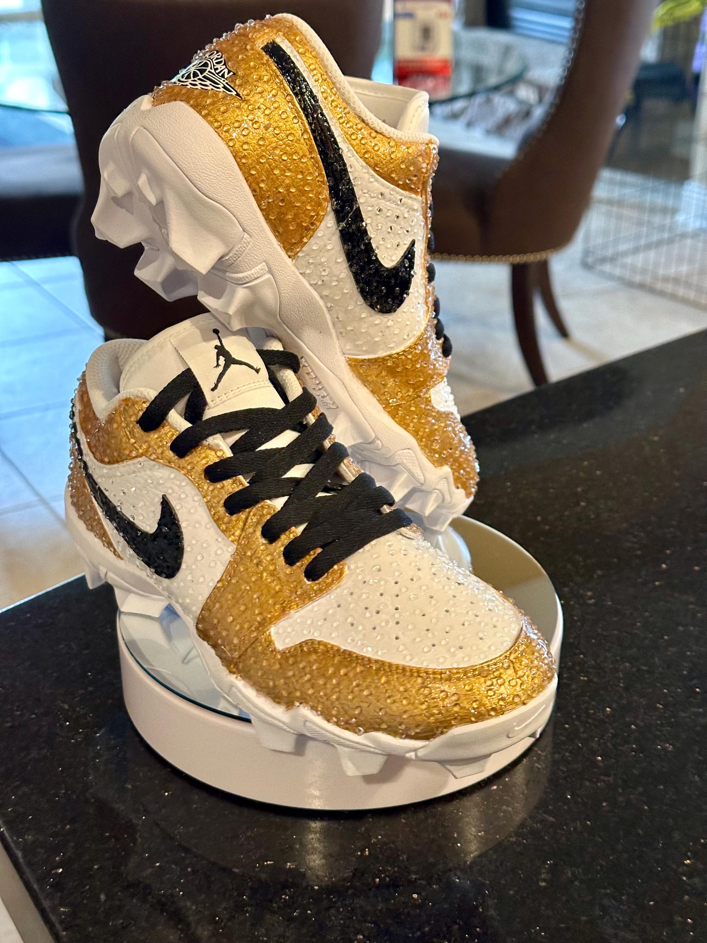 white and gold nike baseball cleats