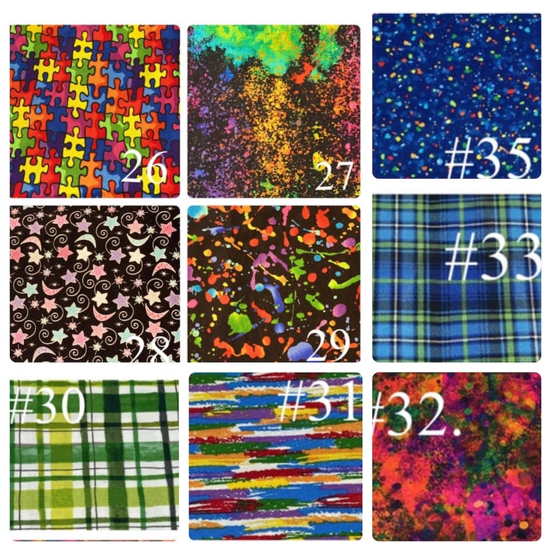 K&ouml;nnte beinhalten: Neun Stoffmuster mit verschiedenen Mustern und Farben. Die Muster umfassen farbenfrohe Puzzleteile, Farbspritzer, Sterne und Monde, Karomuster und abstrakte Streifen. Jedes Muster hat eine Nummer von 26 bis 35.
