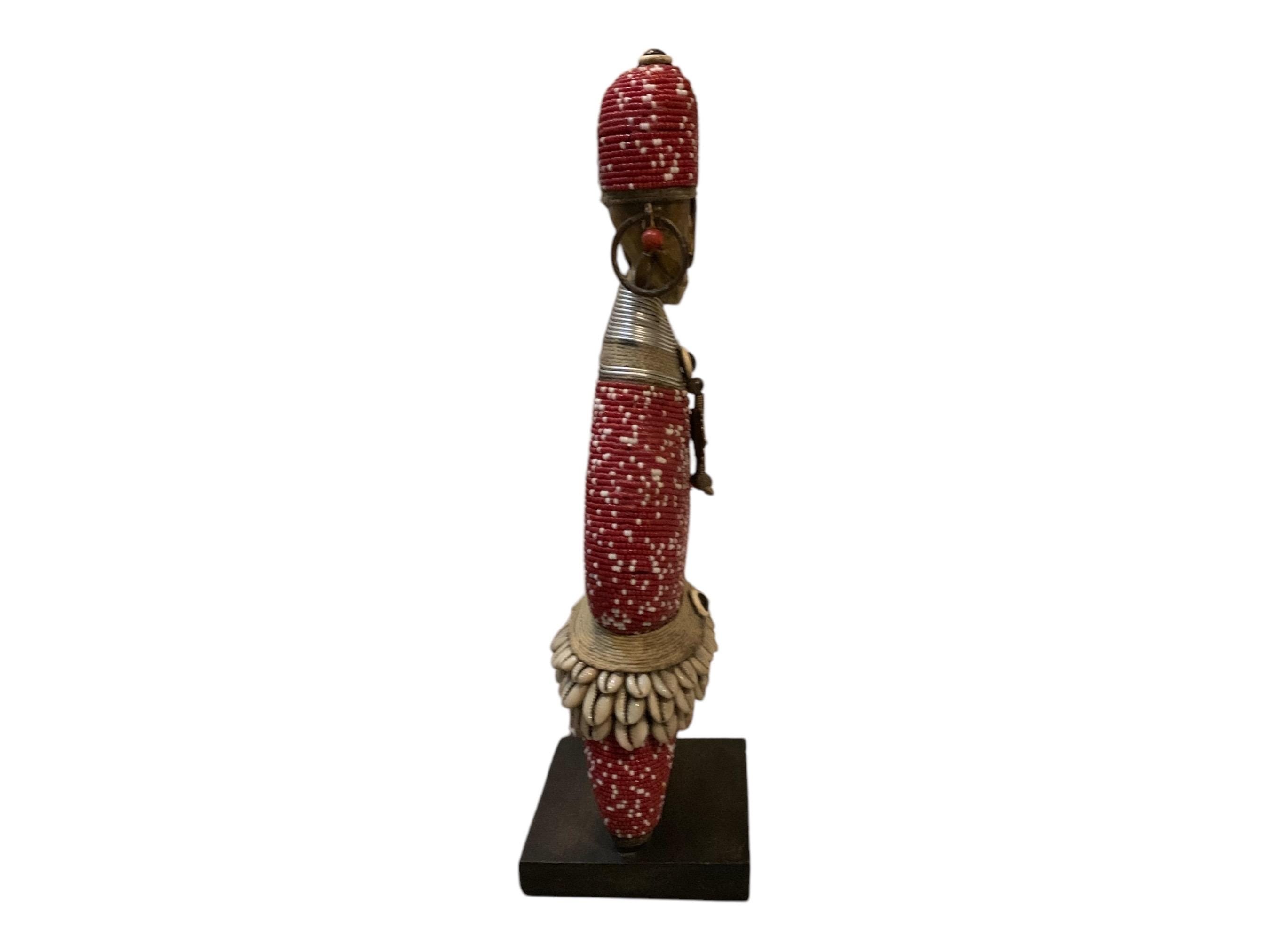 ナムジ人形 赤と白のビーズ 36 cm 14.1