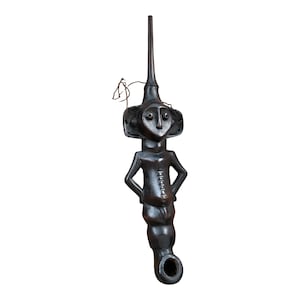 Pipa tribal africana antigua de la República Democrática del Congo. Figura de madera de 47 cm (18,5&quot;). Artefacto africano. Decoración africana. Pipa de madera africana coleccionable.