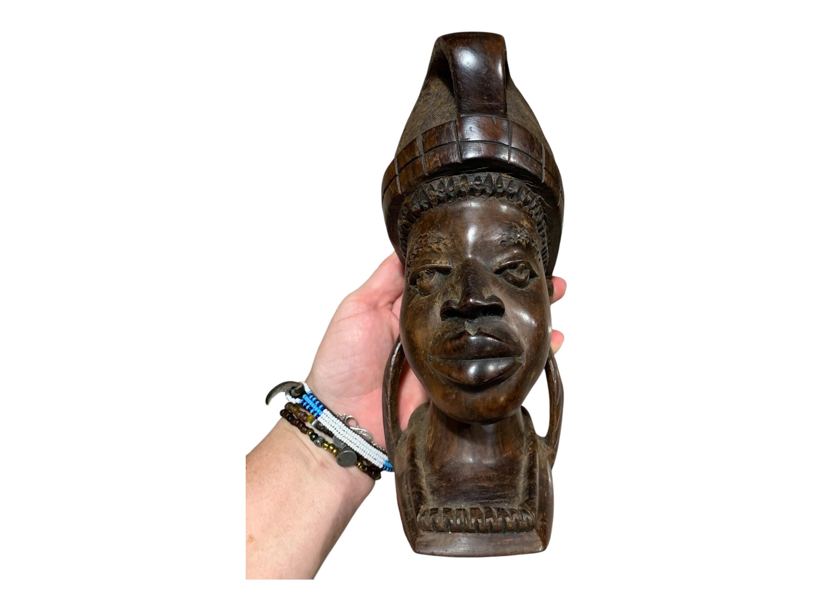 アフリカの木彫りのアフリカ人男性 22 cm 8.6 インチ