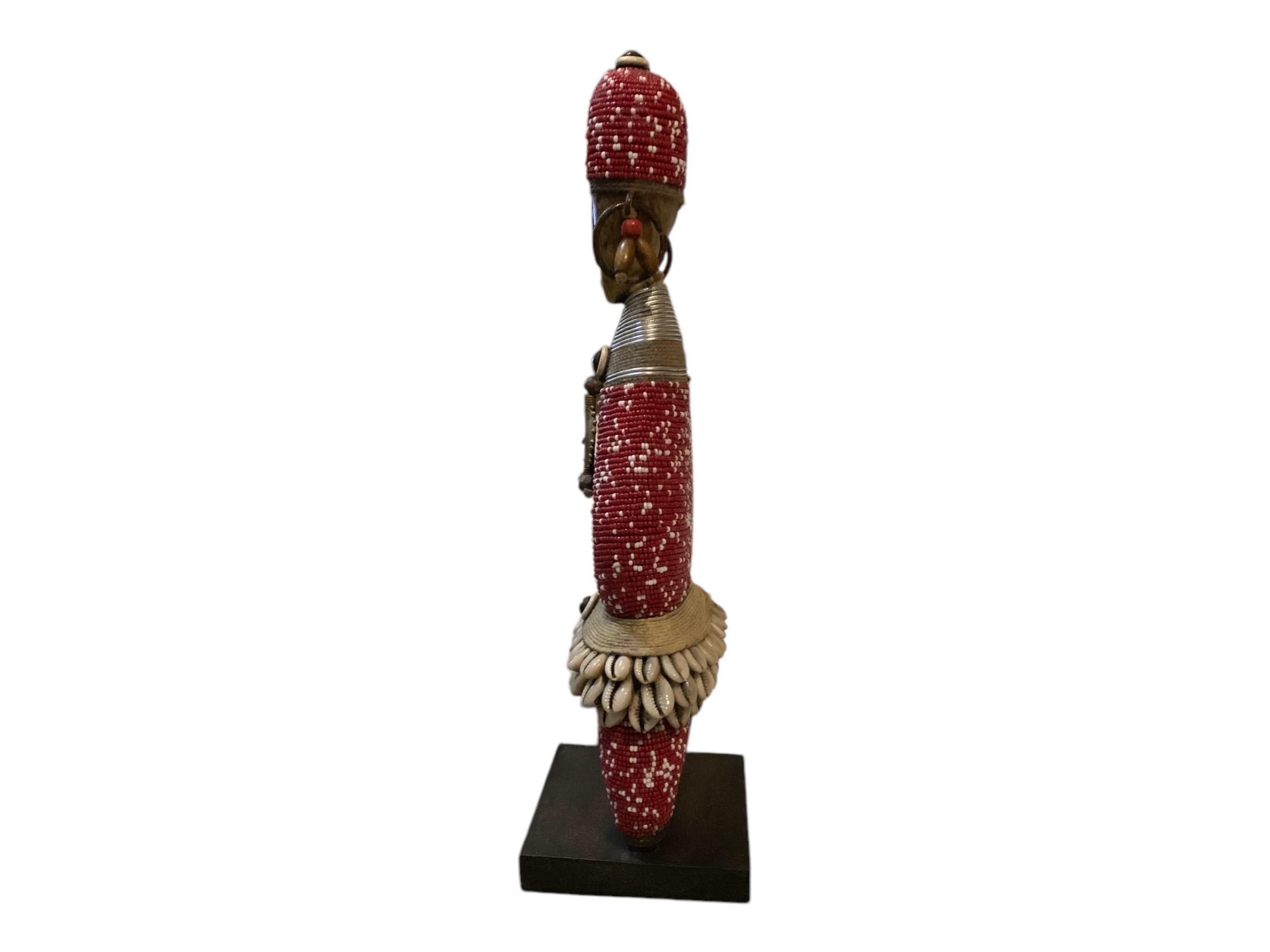 ナムジ人形 赤と白のビーズ 36 cm 14.1