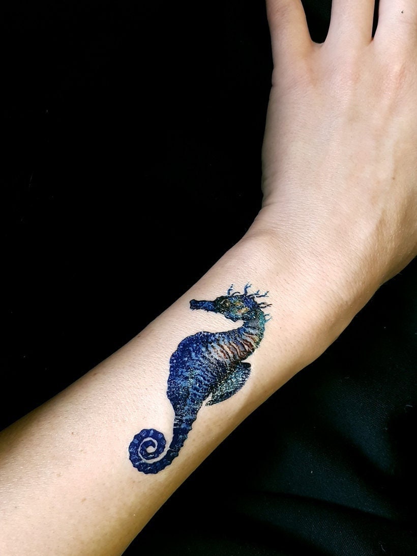 Seahorse tattoo hi-res stock photography and images - Alamy