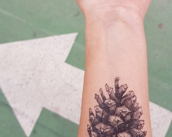 Tijdelijke tattoo dennenappel, dennenboom, kegeltattoo, neptattoo, tijdelijke tattoo, plantentattoo, tatoeage