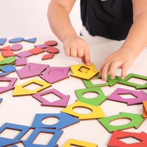 Wooden shape sorting toy, Houses Color sorting toy, Montessori learning toy, Learning colors, Wooden shape sorter, Educational toddler toy