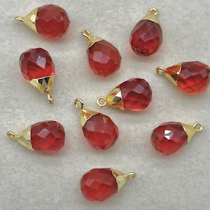 Ciondoli con gocce di granato lucente/Pendenti con gocce sfaccettate in pietra preziosa da 10 x 14 mm/Connettori pendenti elettroplaccati/Gioielli con gocce fatti a mano/Regalo di compleanno