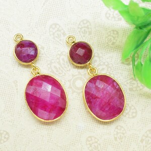 Orecchino pendente con rubino naturale, collegamento a castone, connettore con ciondolo in rubino, connettore fatto a mano, ciondoli con ciondolo in rubino, regalo di gioielli con pietre preziose